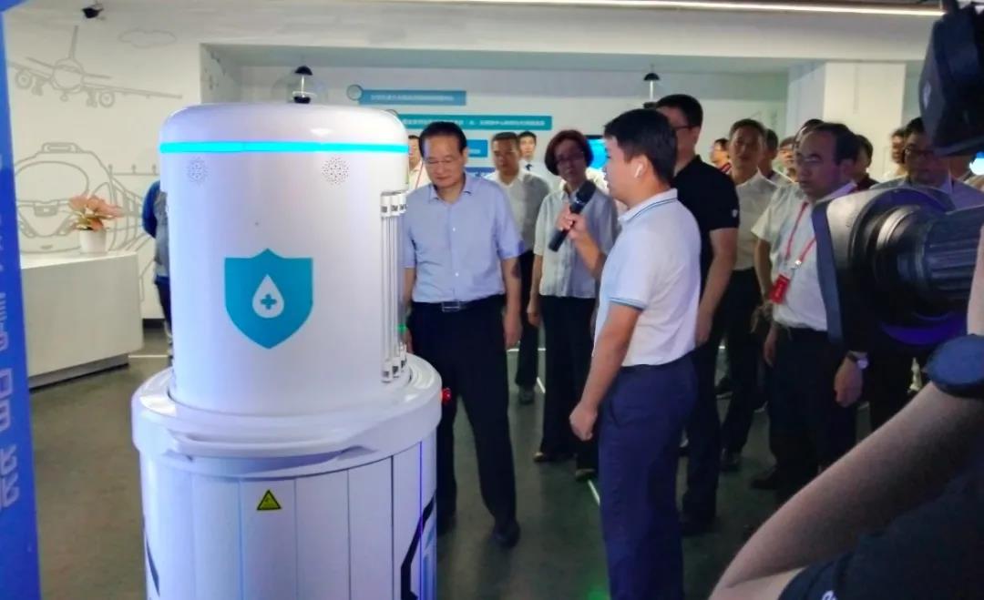 省長一行領(lǐng)導(dǎo)參觀智賽拉 省長一行領(lǐng)導(dǎo)參觀智賽拉