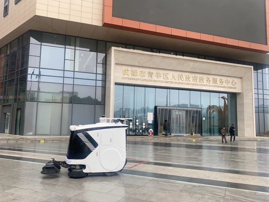 賽特智能無(wú)人駕駛清掃車亮相成都市青羊區(qū)